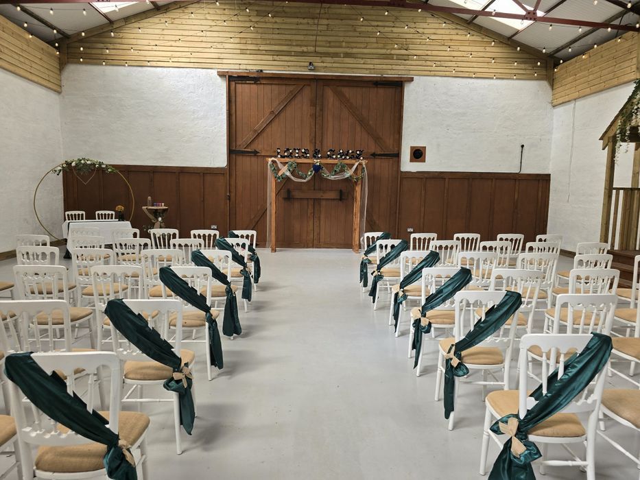 Gallery Item 2 for Cholderton Rare Breeds Farm - Vine View Barn